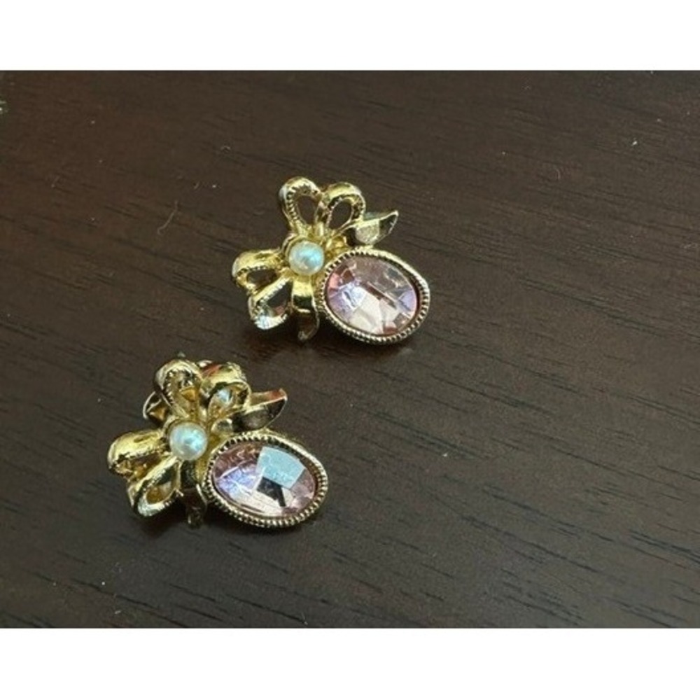 Avon Vintage Gold Tone Pink Rhinestone Faux Pearl Bow Stud Earrings ©AVON